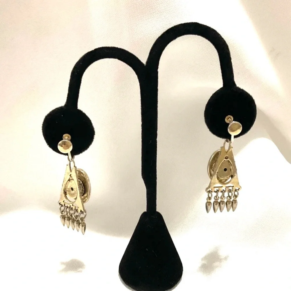 Vintage Gold Tone Acrylic Cameo Screw Back Earrings - Picture 2 of 7